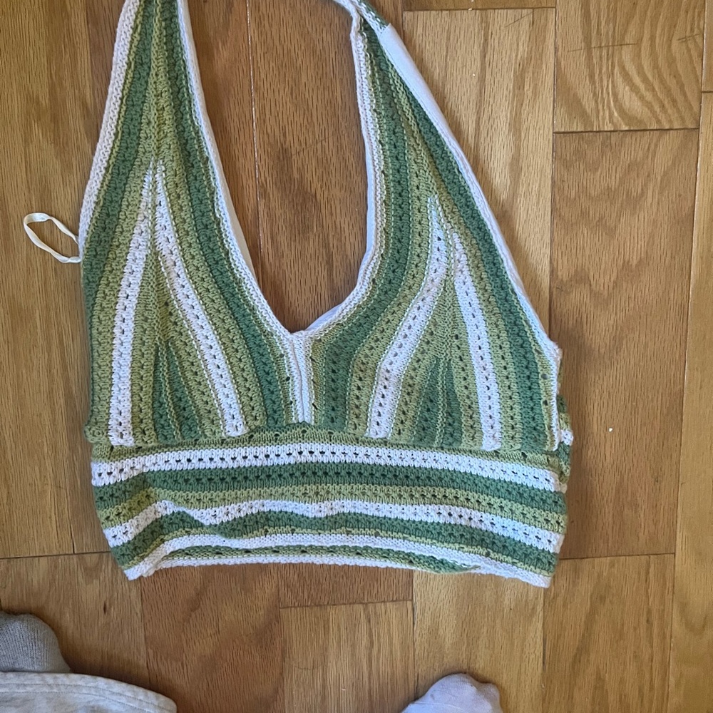 Hollister halter top (knitted)